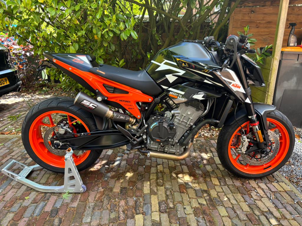 KTM 890 Duke GP - nieuwstaat - veel extra’s, Motoren, 2 cilinders, Particulier, Naked bike