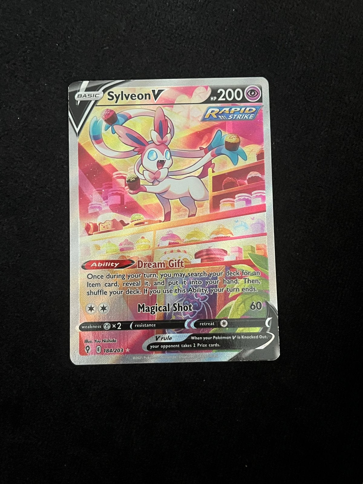 Sylveon V - Evolving Skies 184/203 NM Pokémon Kaart, Ophalen of Verzenden, Zo goed als nieuw, Losse kaart, Foil