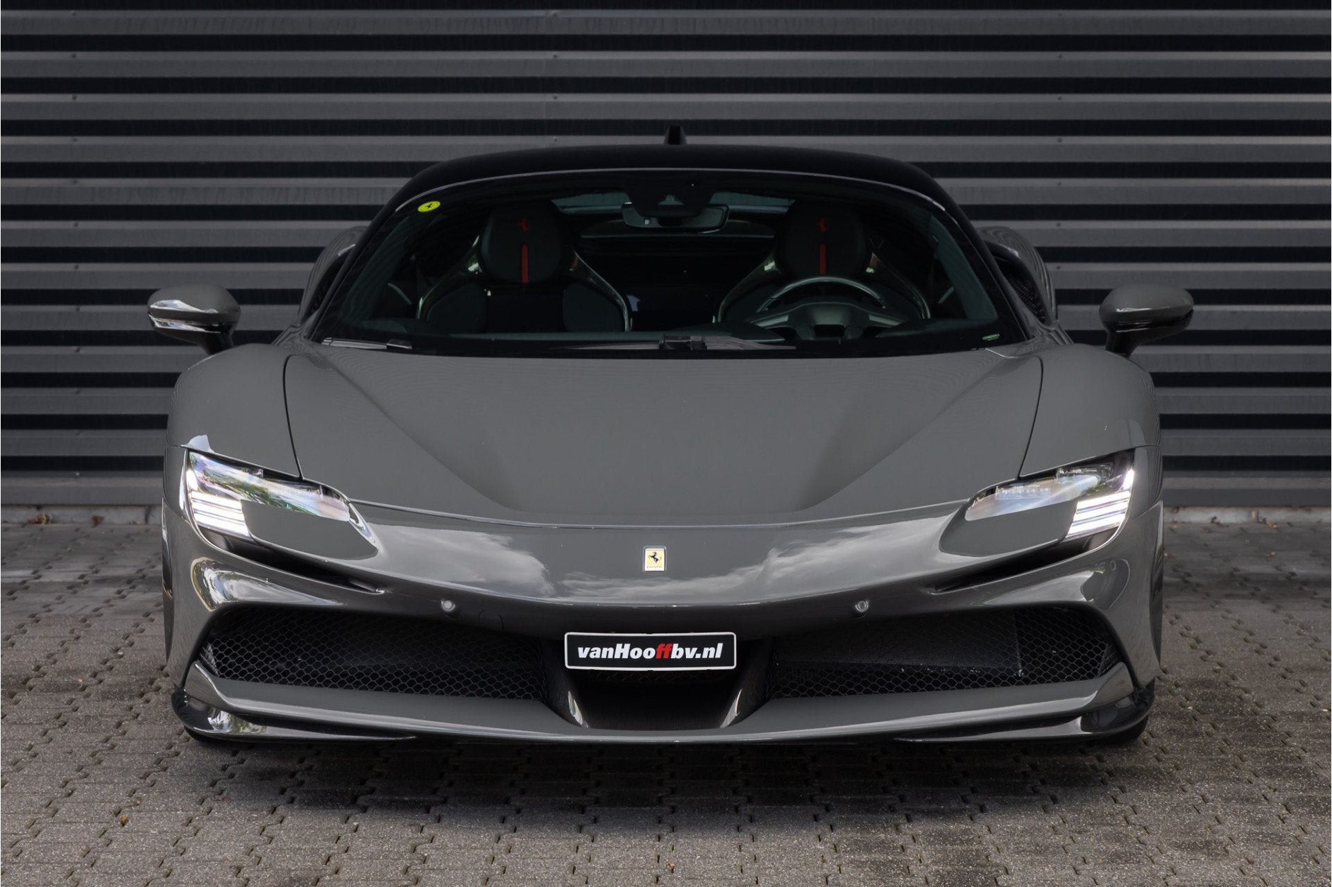 Ferrari SF90 Stradale 4.0 V8 Ext Fiorano Package - 1000 pk, Auto's, Automaat, Dealer onderhouden, 8 cilinders, Bedrijf