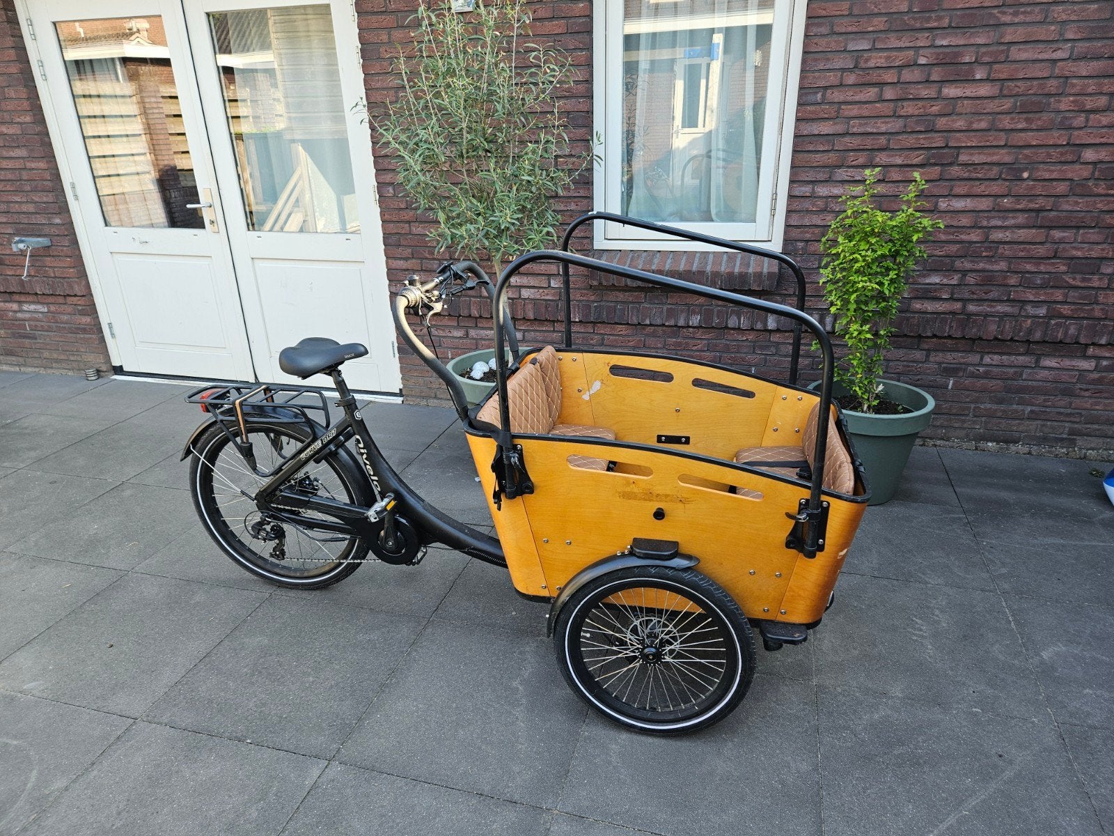Kapotte bakfiets - ideaal voor handige klusser, Fietsen en Brommers, Fietsen | Bakfietsen, 4 kinderen of meer, Gebruikt, Elektrisch