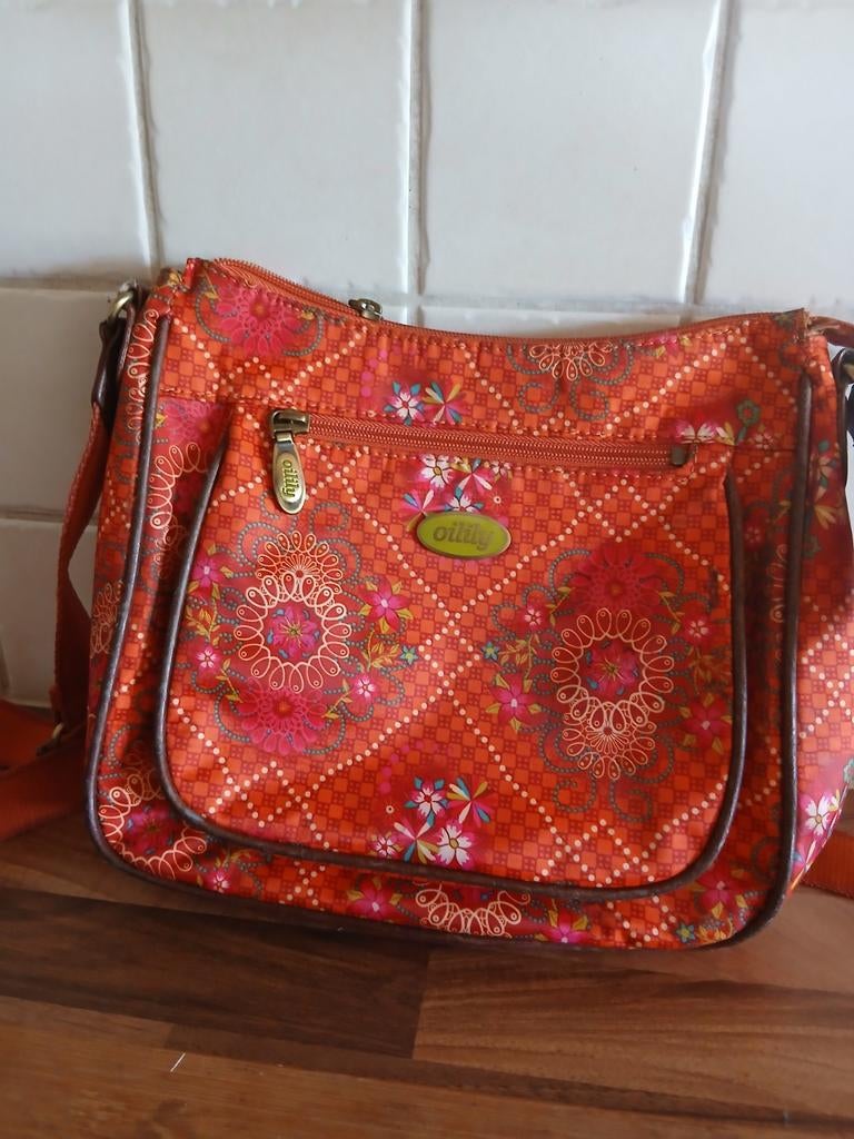 Oilily Schoudertas Oranje met Bloemenprint, Sieraden, Tassen en Uiterlijk, Tassen | Schoudertassen, Ophalen of Verzenden, Gebruikt