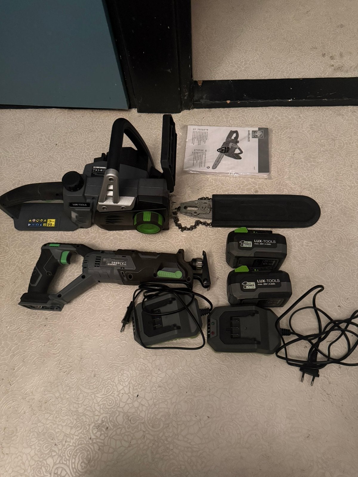 Accukettingzaag incl. 2 x 4.0Ah accu +reciprozaag, Ophalen, 70 mm of meer, 600 tot 1200 watt, Zo goed als nieuw