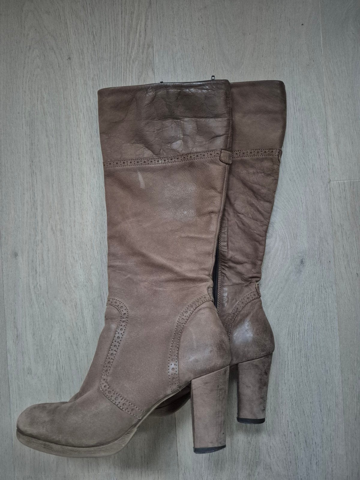 Lange leren laarzen maat 39 taupe / beige, Kleding | Dames, Ophalen of Verzenden, Gedragen, Beige, Hoge laarzen