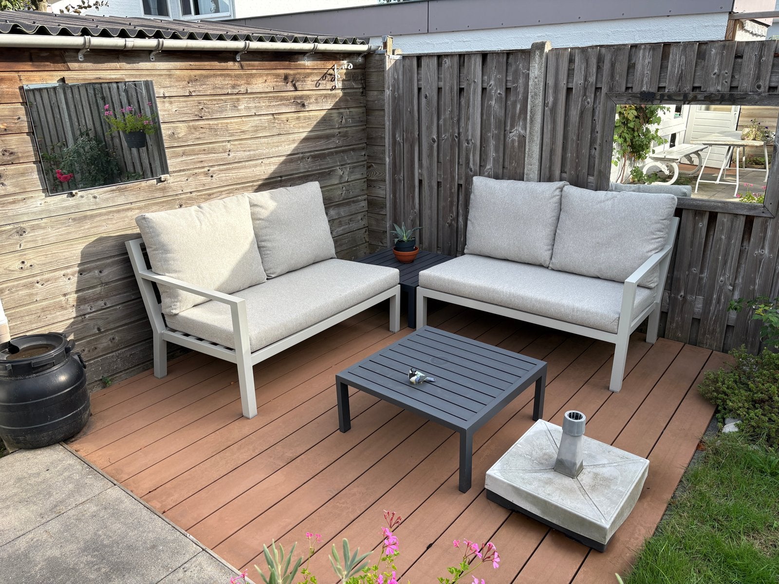 Comfortabele loungeset met 2 banken en 2 salontafels, Tuin en Terras, Ophalen, 4 zitplaatsen, Gebruikt, Aluminium