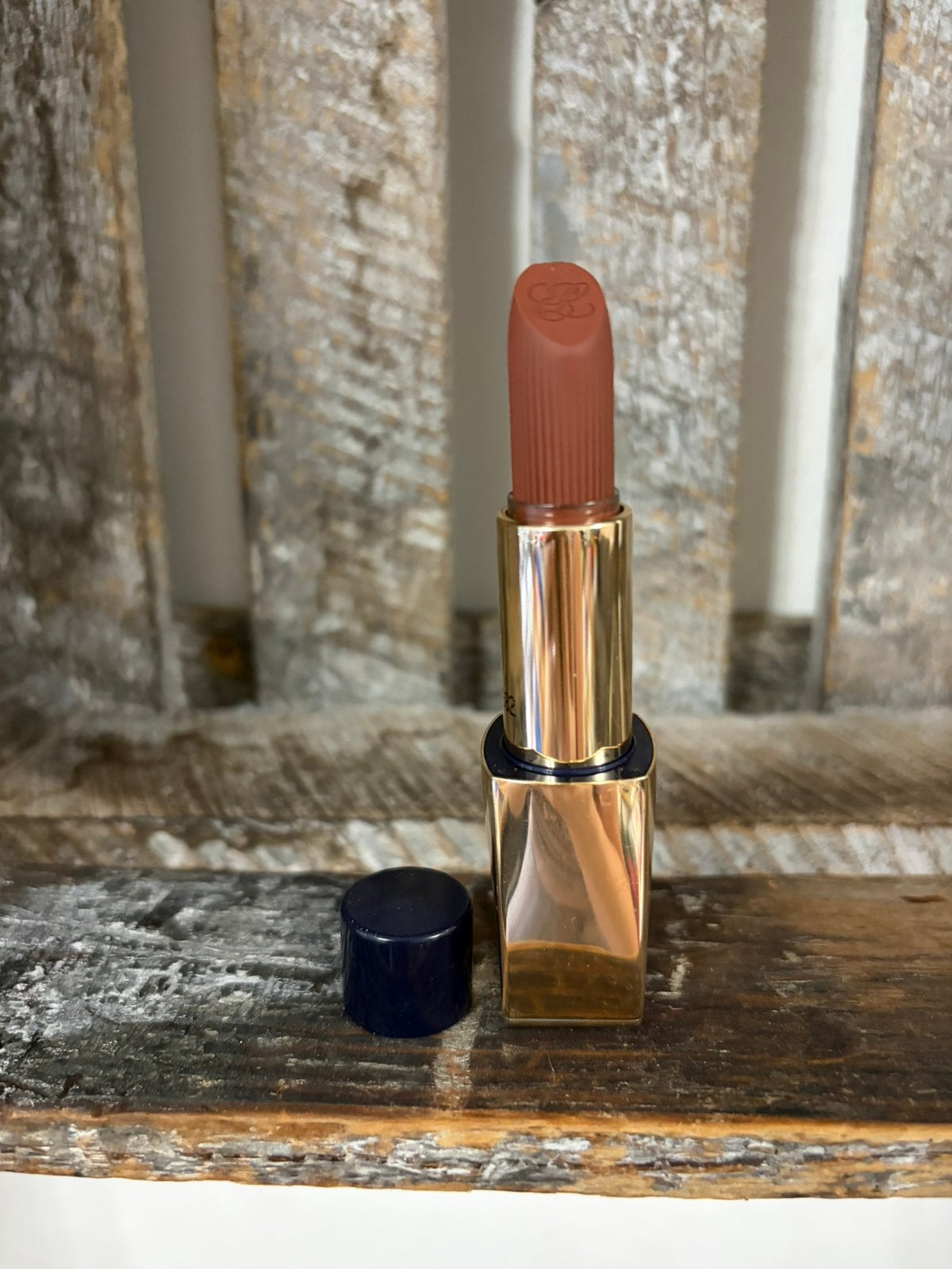 Estee Lauder Matte Lipstick 567 Knowing, Ophalen of Verzenden, Nieuw, Beige, Lippen