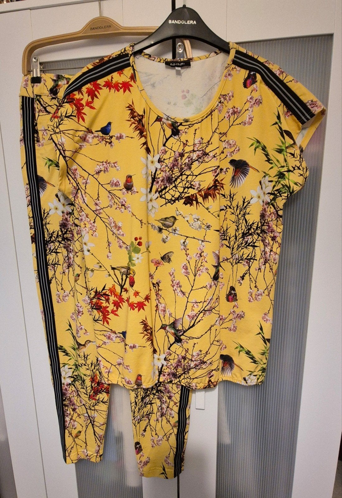 Set van Rossini, Kleding | Dames, Jasjes, Kostuums en Pakken, Zo goed als nieuw, Maat 38/40 (M), Geel, Ophalen of Verzenden