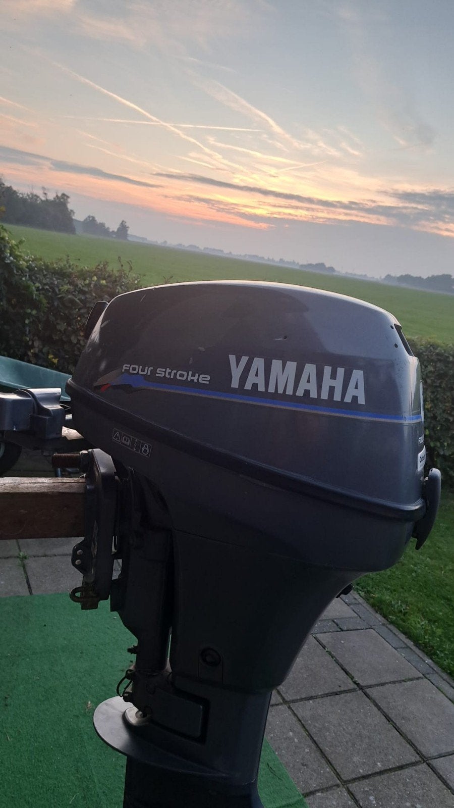 Foto 2 van Yamaha 8pk 4-takt buitenboordmotor kortstaart, brandstoftank
