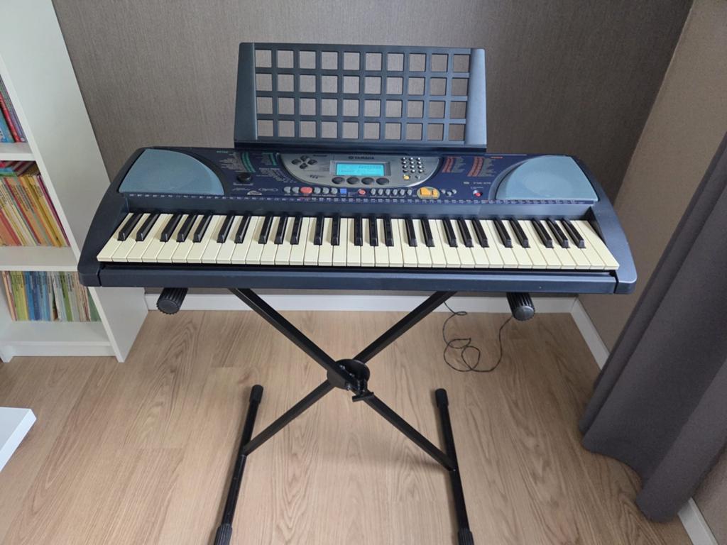 Yamaha keyboard met een geweldige geluidskwaliteit en acc., Muziek en Instrumenten, Keyboards, Ophalen, Zo goed als nieuw, 61 toetsen
