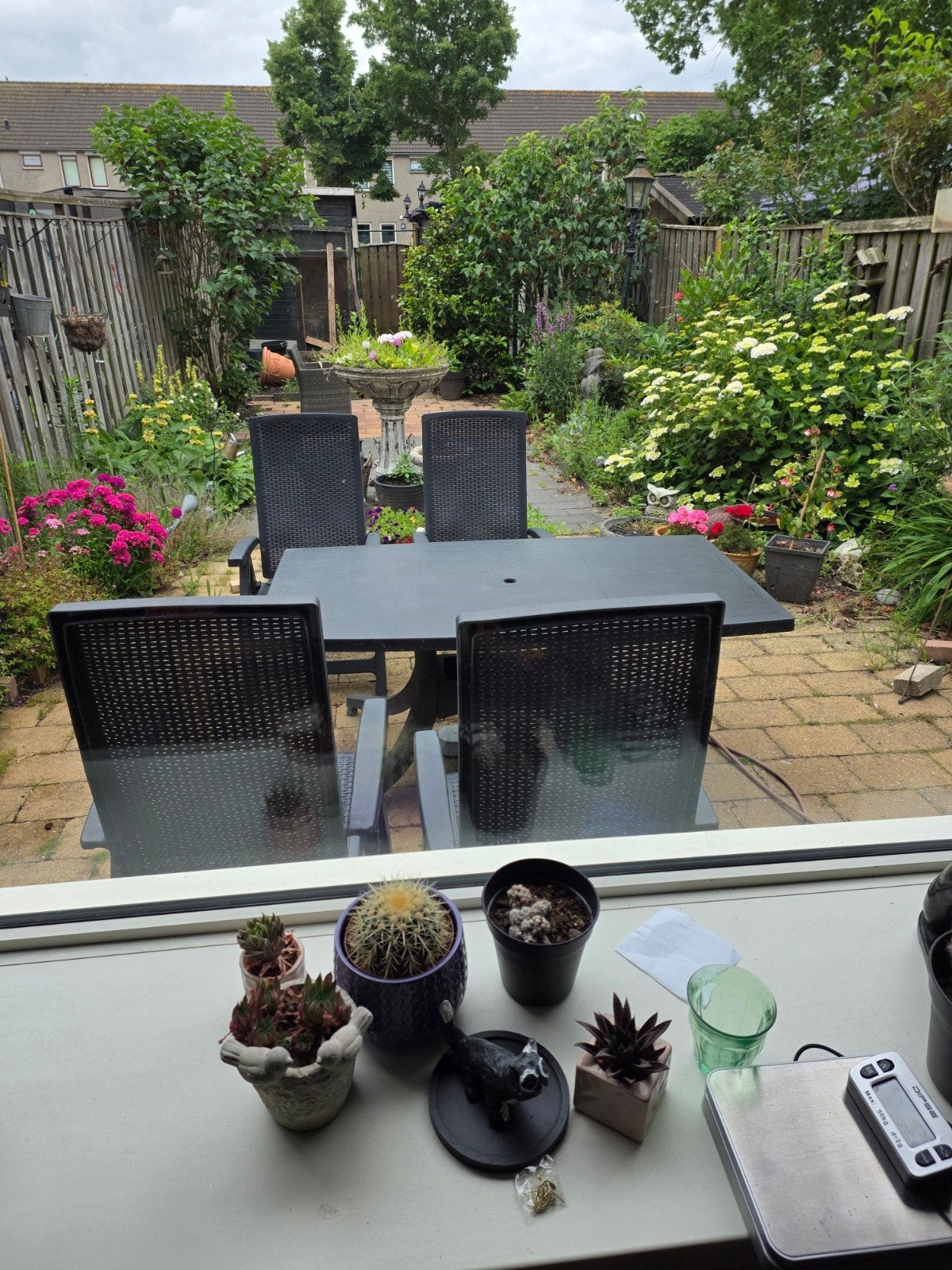 Tuintafel met 4 zgan stoelen, Ophalen, 4 zitplaatsen, Kunststof, Zo goed als nieuw