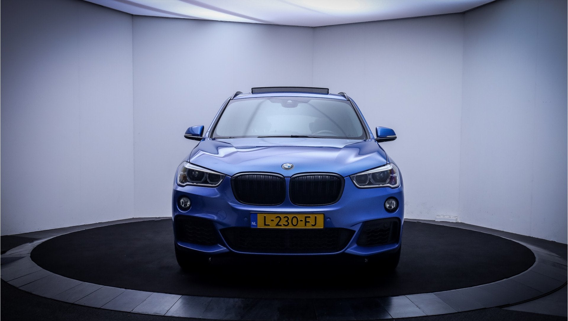 BMW X1 18iA M-Sport High Executive PANO | FULL LED | STOELVE, Dealer onderhouden, Gebruikt, Blauw, Alcantara
