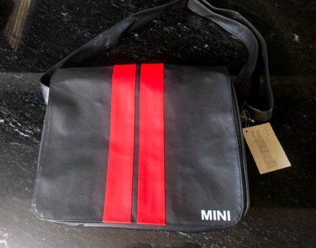 Mini schoudertas - Zwart met rode strepen, Ophalen of Verzenden, Zo goed als nieuw