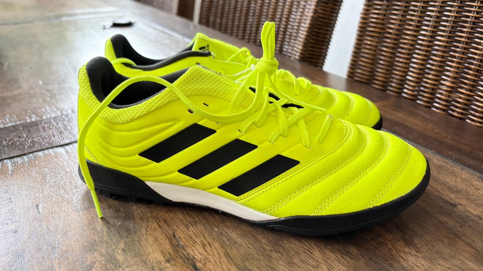 Nieuwe Adidas voetbal schoenen maat 40, Maat XS of kleiner, Ophalen, Zo goed als nieuw, Schoenen