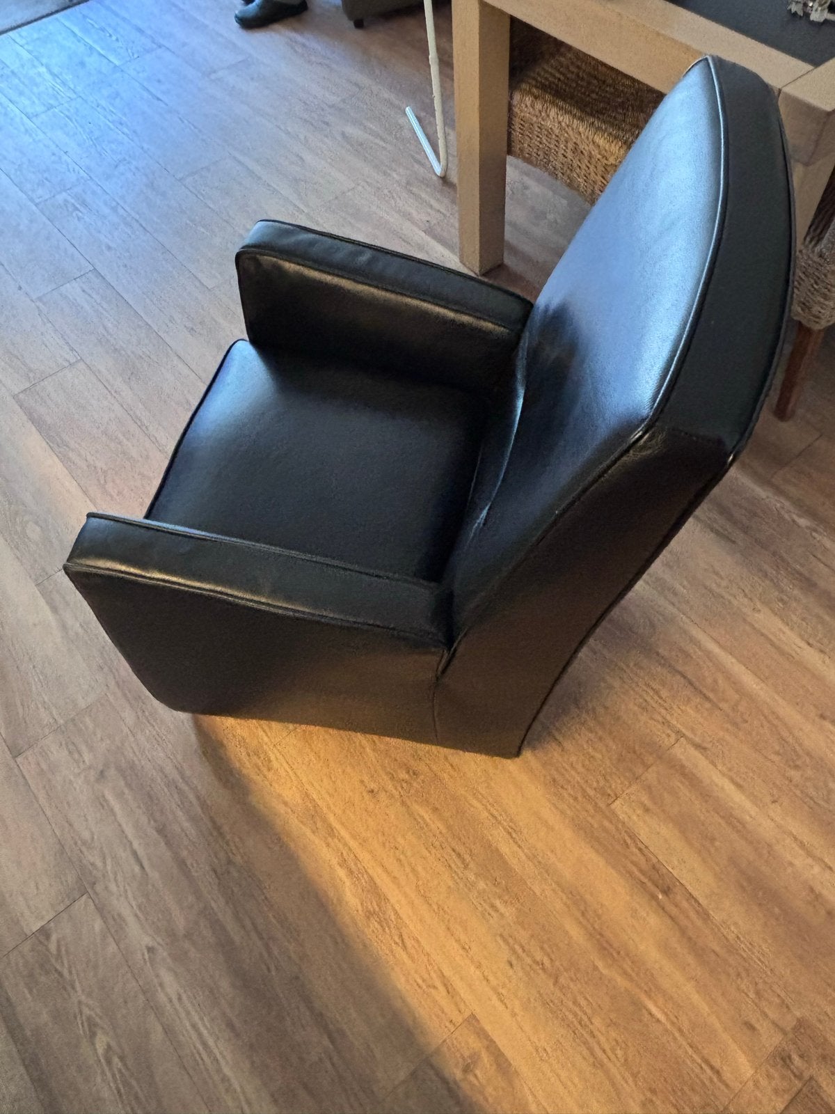 Donkere leren stoel - in zeer goede staat, Huis en Inrichting, Fauteuils, Ophalen, Zo goed als nieuw, 50 tot 75 cm, Leer