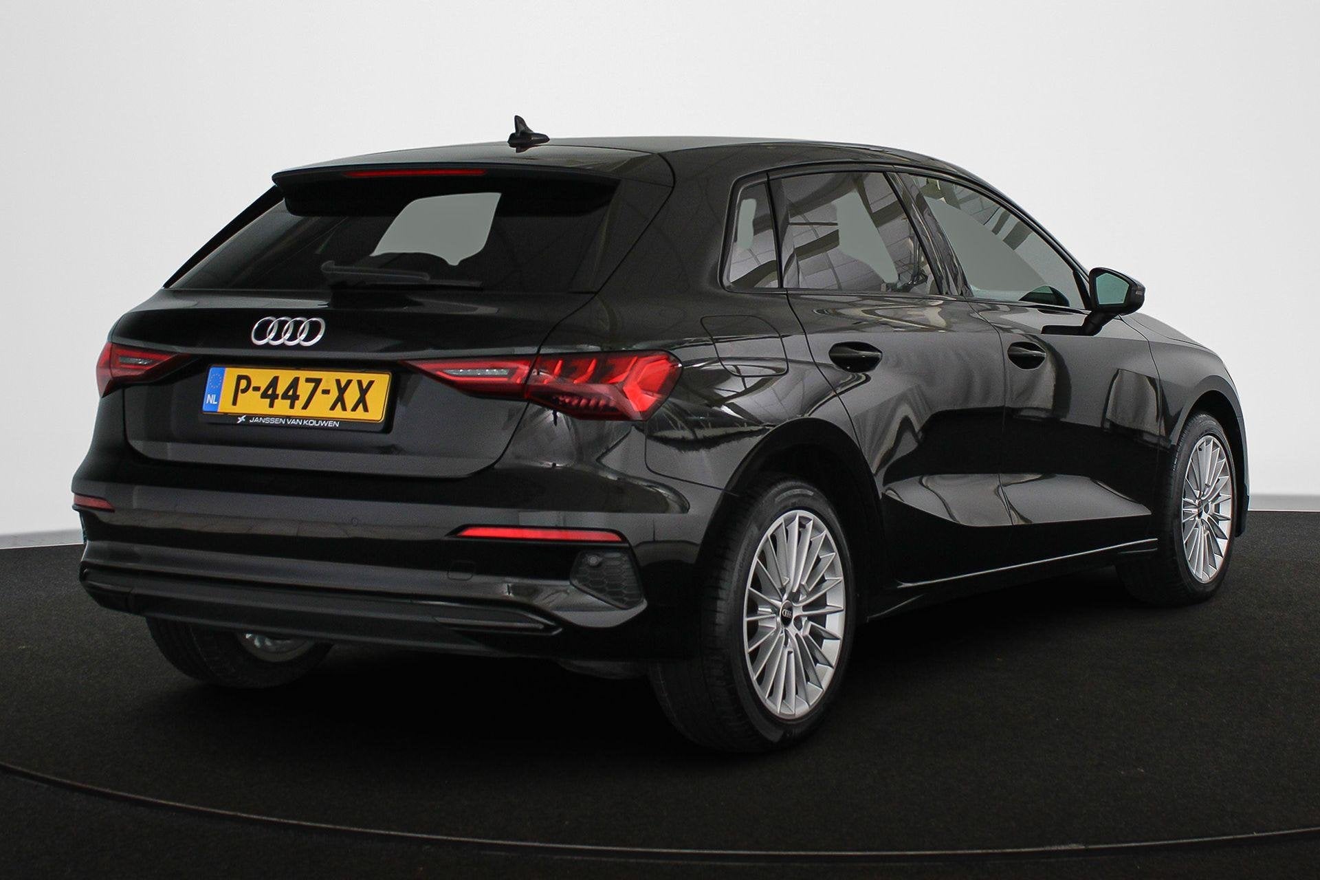 Audi A3 Sportback 35 TFSI Advanced Automaat Stoelverwarming, Auto's, Stof, 4 cilinders, 150 pk, Zwart