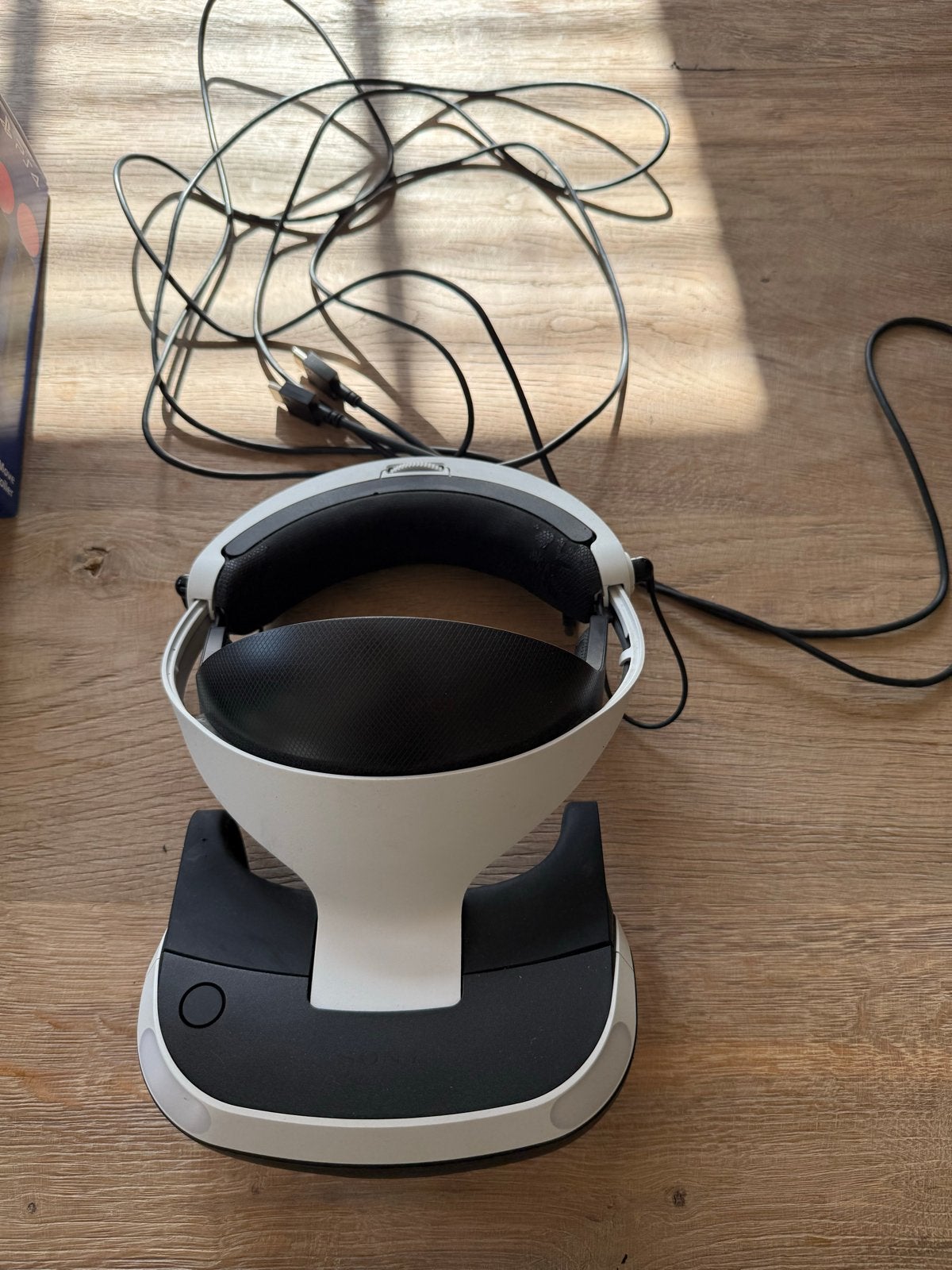 Foto 5 van PlayStation VR-set met Move Controllers en alle kabels