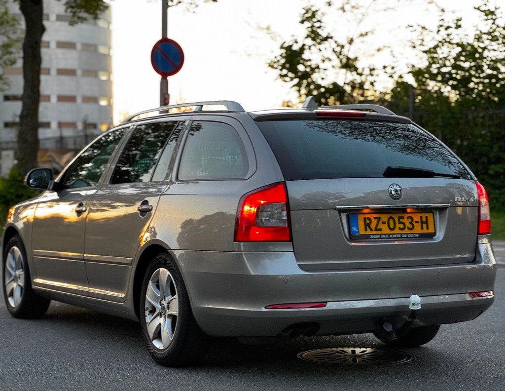 Skoda Octavia Combi 1.8 TSI Elegance Business Line|AUT DSG|N, 15 km/l, Gebruikt, 4 cilinders, Geel