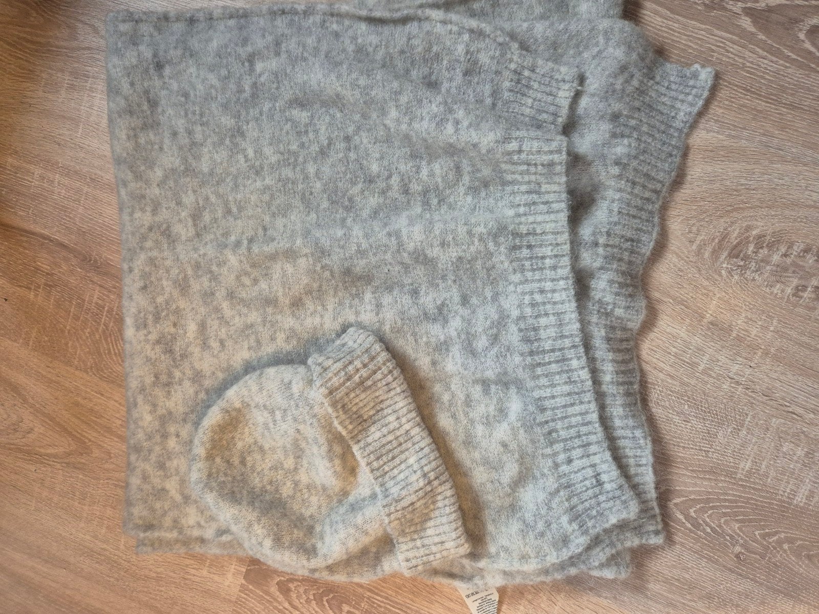 American Vintage Sjaal en Muts Set - Grijs, Kleding | Dames, American Vintage, Ophalen of Verzenden, Zo goed als nieuw, Muts