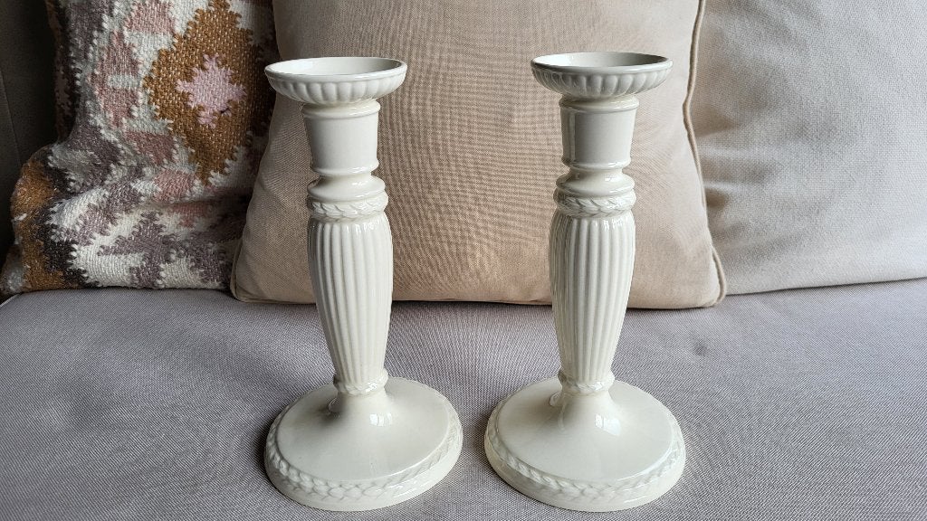 Set van 2 Wedgwood Edme kandelaars h 21 cm, Ophalen, Overige materialen, Zo goed als nieuw, Crème
