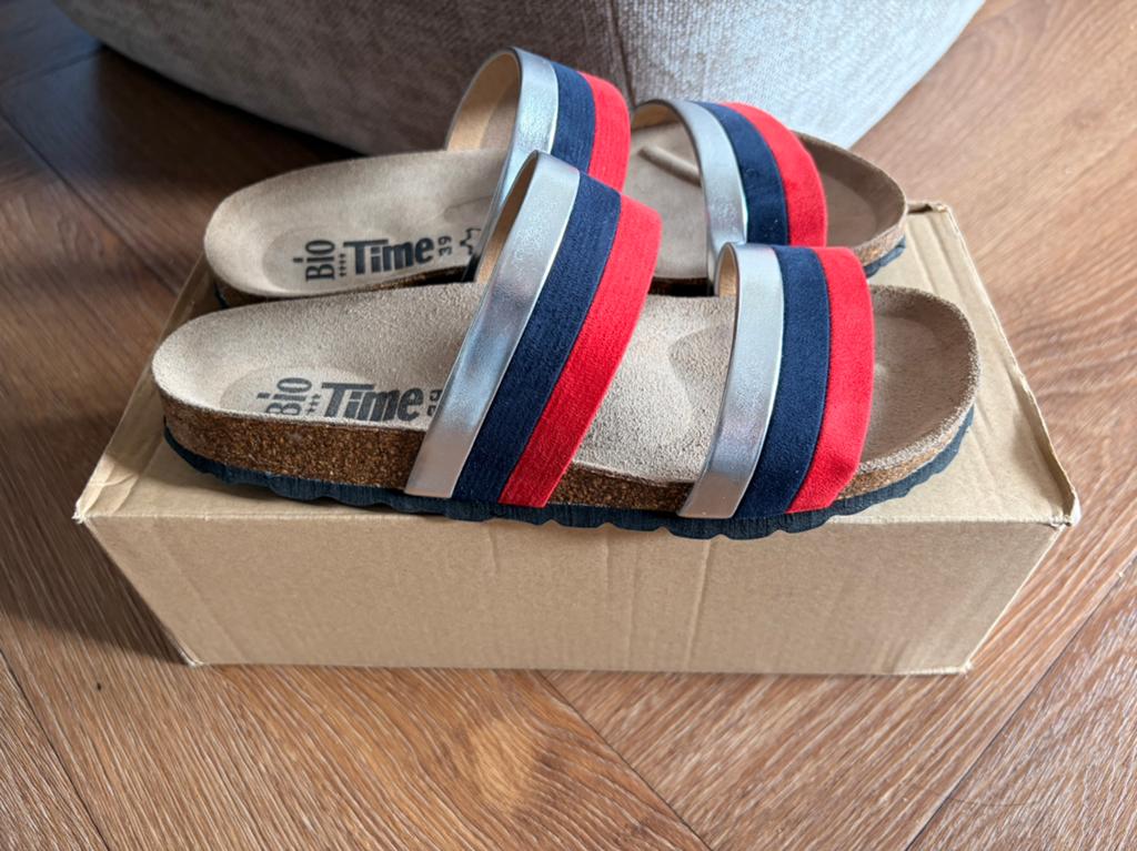 Nieuwe Bio Time Slippers Zilver, Blauw en Rood, Kleding | Dames, Slippers, Blauw, Nieuw, Ophalen of Verzenden