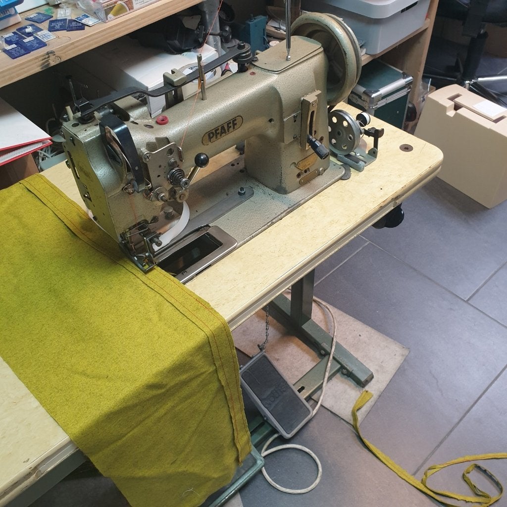 Industriële Pfaff naaimachine met stolp mes, Ophalen of Verzenden, Naaimachine, Industrieel, Gebruikt