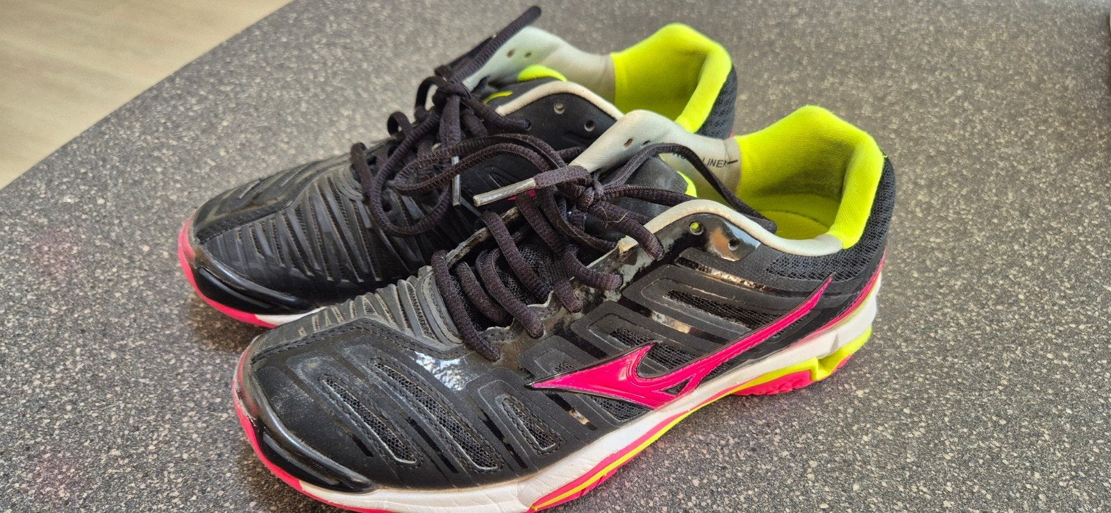 in nette staat zaal/volleybal schoenen, Ophalen of Verzenden, Zo goed als nieuw, Sneakers of Gympen