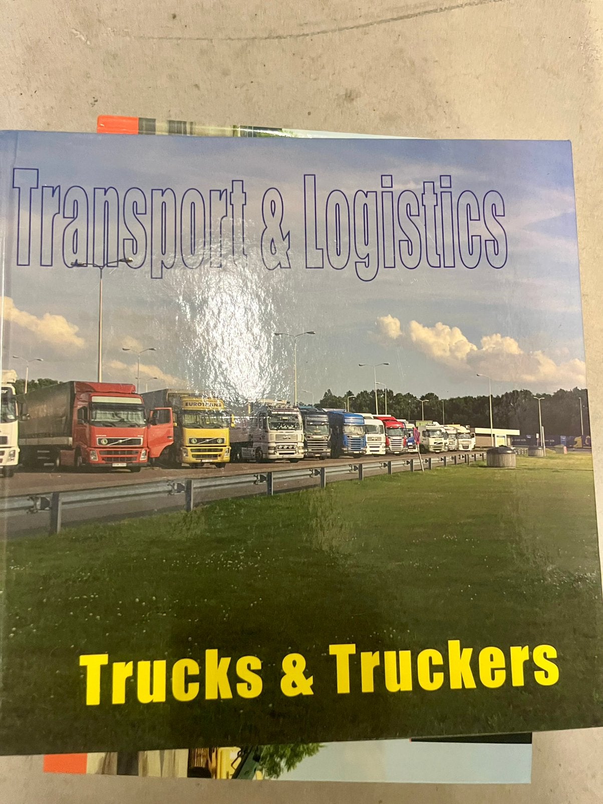 Boek transport en logistiek trucks en truckers, Ophalen of Verzenden, Zo goed als nieuw, Vrachtwagen
