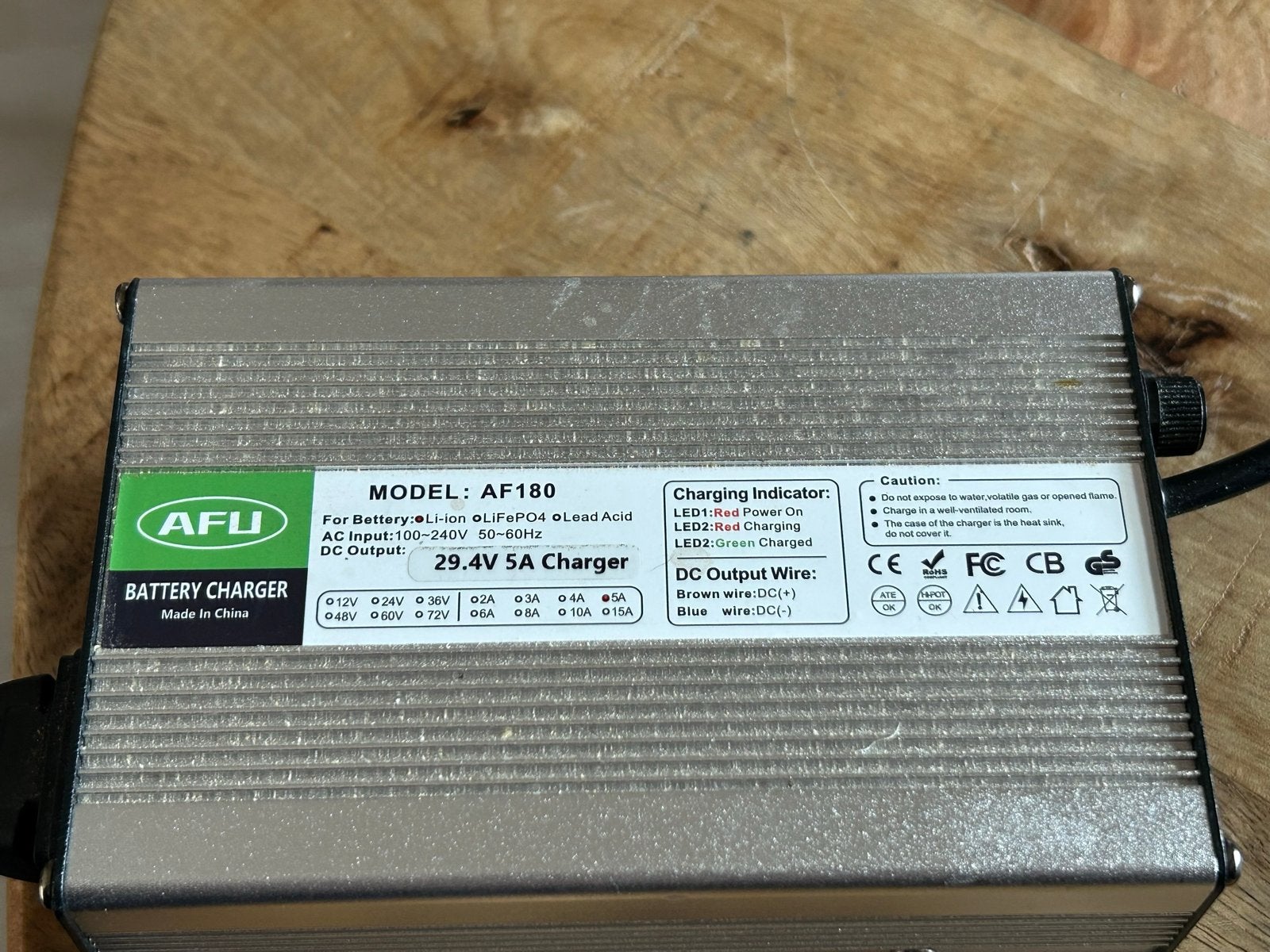 AFLI AF180 29.4V 5A Acculader z.g.a.n., Fietsen en Brommers, Fietsaccessoires | Fietsaccu's, Zo goed als nieuw, Ophalen of Verzenden