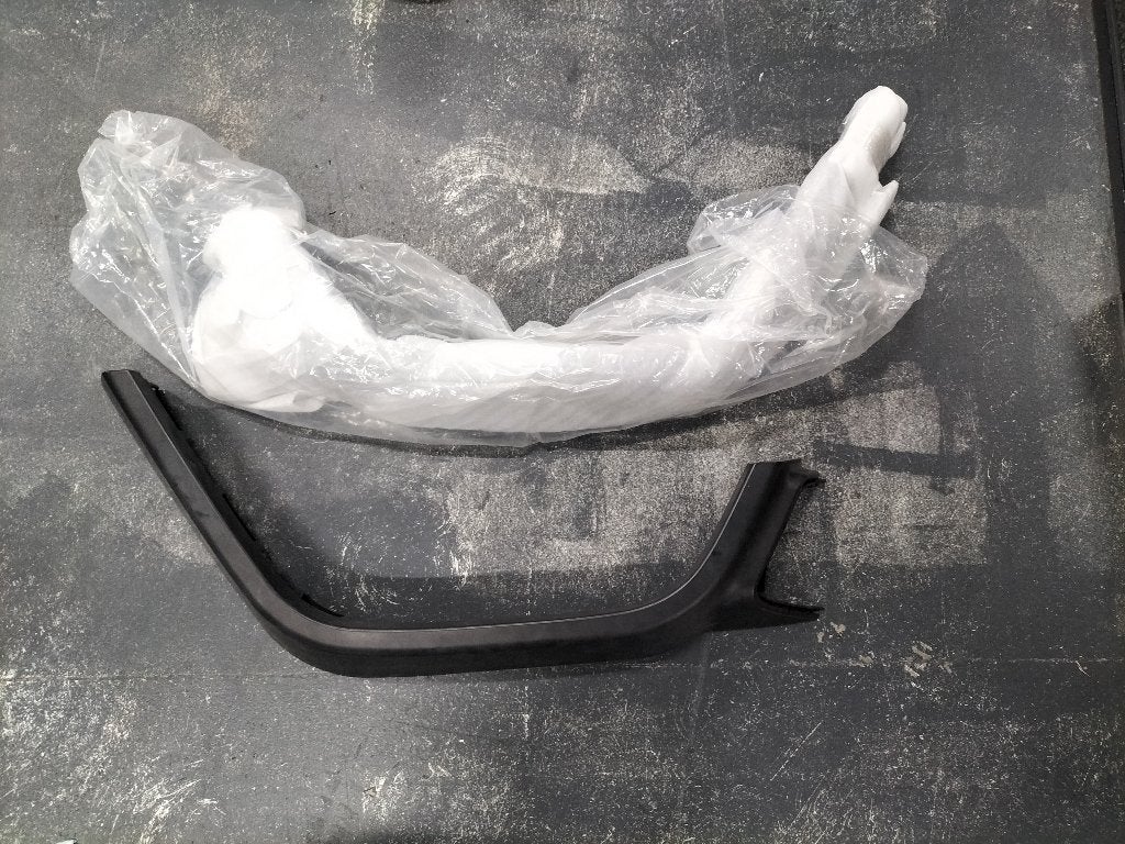 Mercedes GLC 63 AMG Spatbordverbreders Voorkant Links+Rechts, Ophalen, Mercedesstraße 120, 70372 Stuttgart, Germany, Mercedes-Benz AG