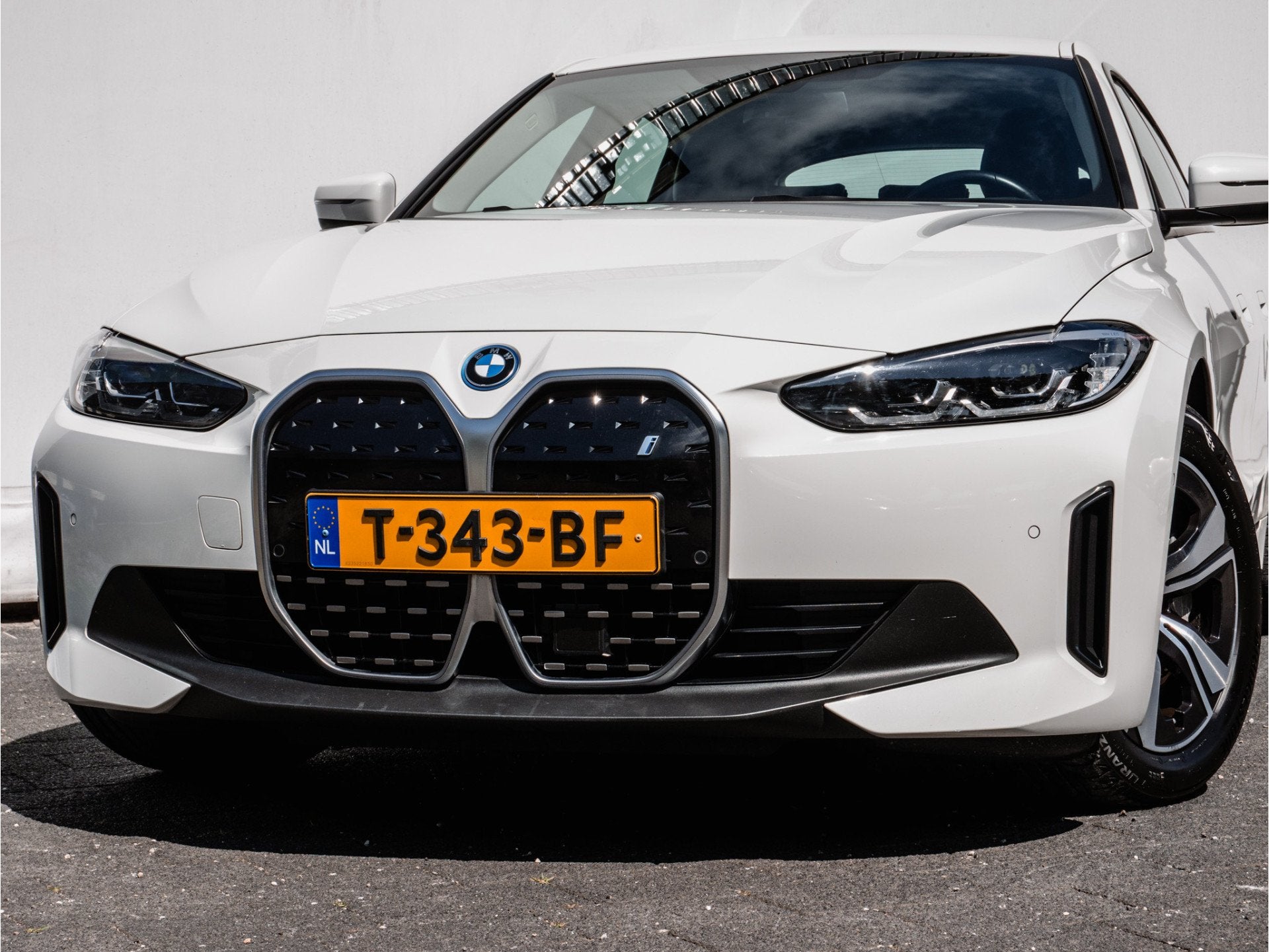 BMW i4 eDrive40 84 kWh SOH 99% Camera/ Navigatie/ Harman-Kar, Auto's, Gebruikt, Met garantie (alle), Leder en Stof, Origineel Nederlands
