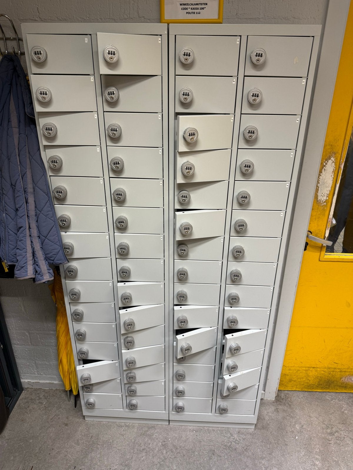 Kluisjeswand met cijfersloten - Ideaal voor winkels/kantoren, Huis en Inrichting, Kasten | Lockerkasten, Ophalen, Gebruikt