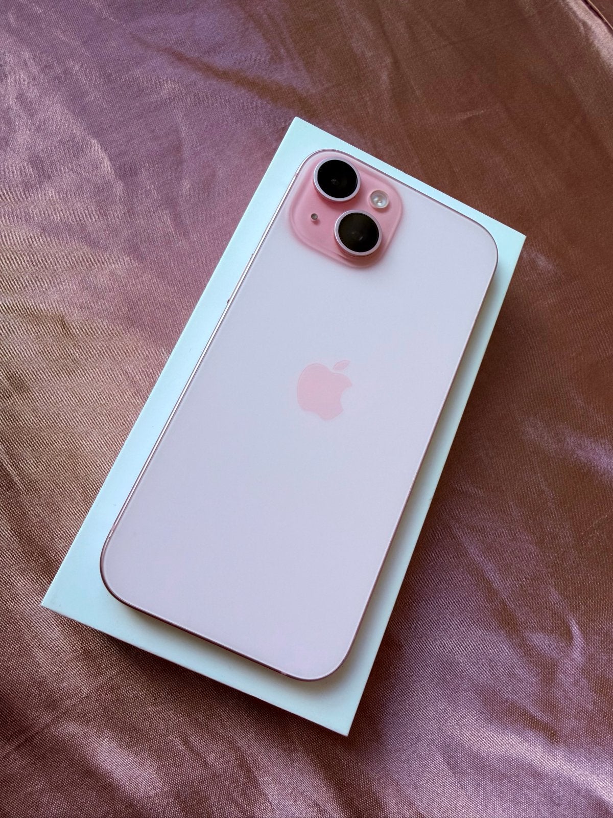 Apple iPhone 15 (roze) - Zo goed als nieuw + 2 gratis hoesje, Telecommunicatie, Mobiele telefoons | Apple iPhone, 128 GB, IPhone 15