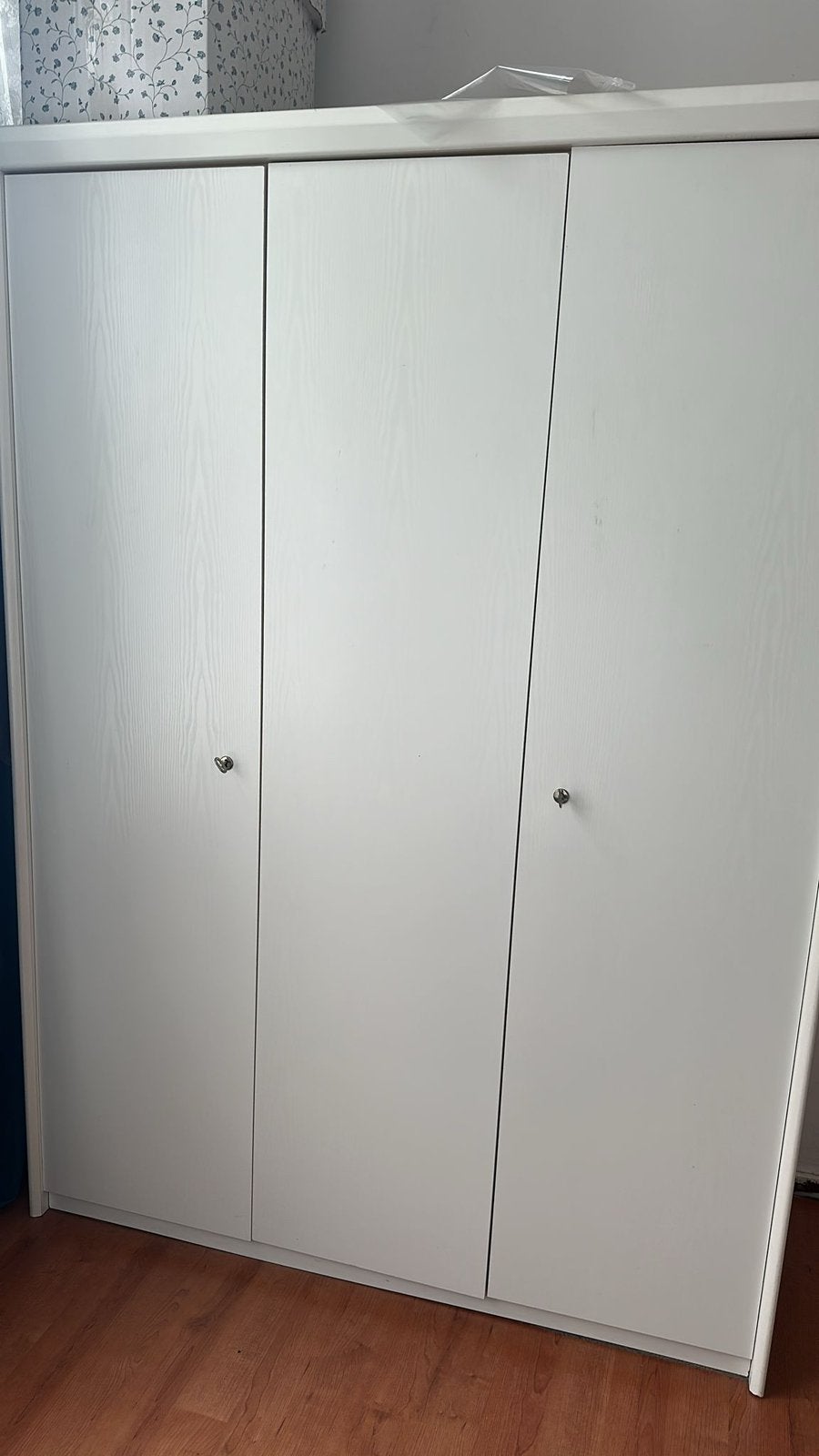 Hulsta 3 deurskast 200x140x60 cm, Huis en Inrichting, Kasten | Roldeurkasten en Archiefkasten, Ophalen, 50 tot 100 cm, Zo goed als nieuw