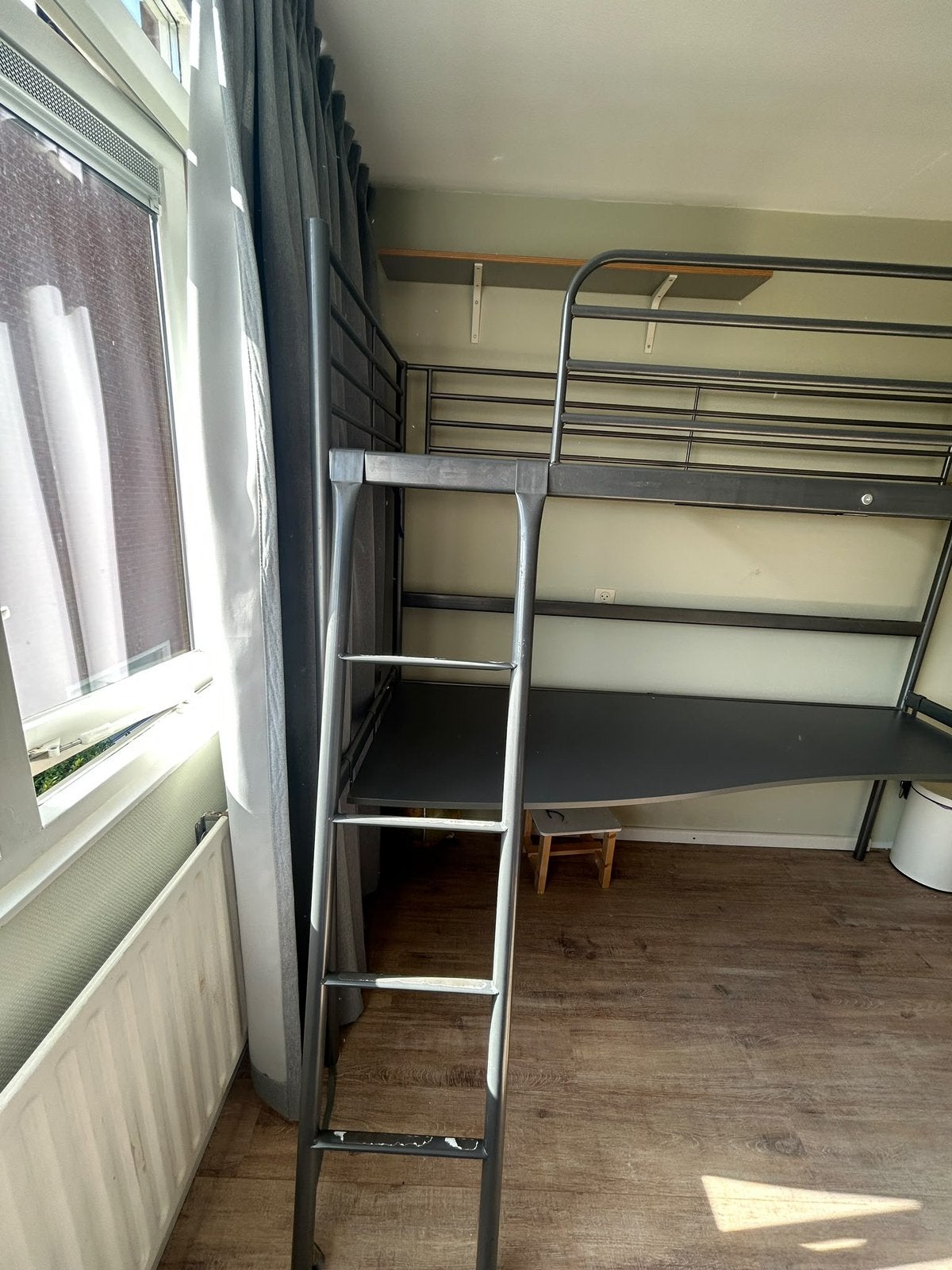 Hoogslaper 1 persoons, Svarta Ikea, met bureaublad, Ophalen, Gebruikt, Eenpersoons, 160 tot 180 cm