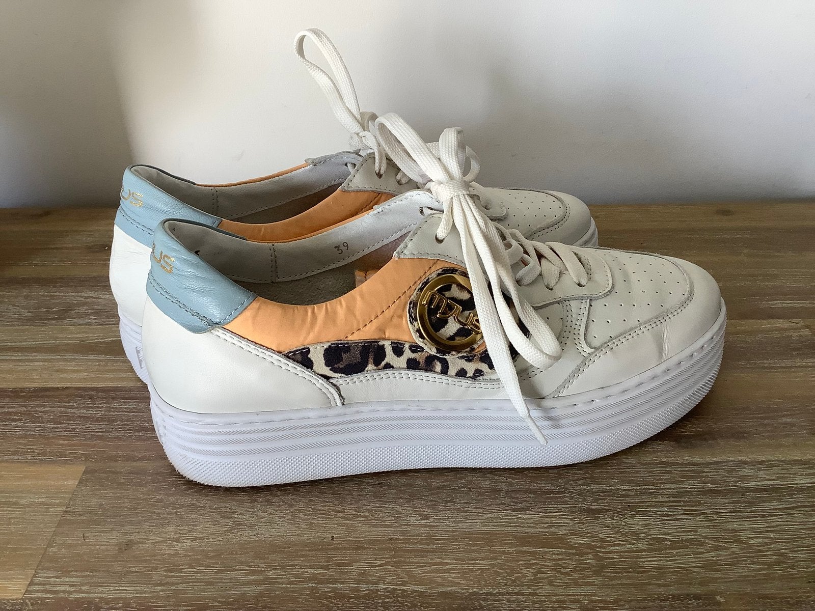 Mjus sneakers maat 39, Kleding | Dames, Schoenen, Wit, Ophalen of Verzenden, Sneakers of Gympen, Zo goed als nieuw