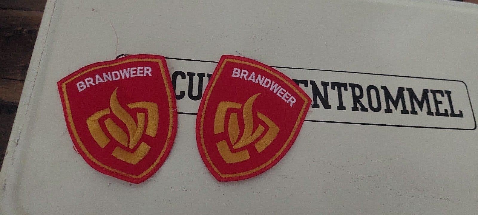 2 BRANDWEER kleding applicaties/ emblemen, Ophalen of Verzenden, Gebruikt, Overige applicaties