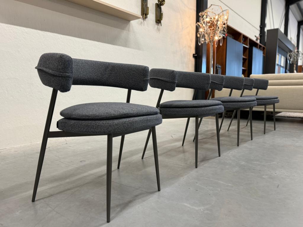 4 Nieuw Zanotta Nena eetkamerstoel Stof Design stoel, Overige kleuren, Nieuw, Ophalen of Verzenden, Vier