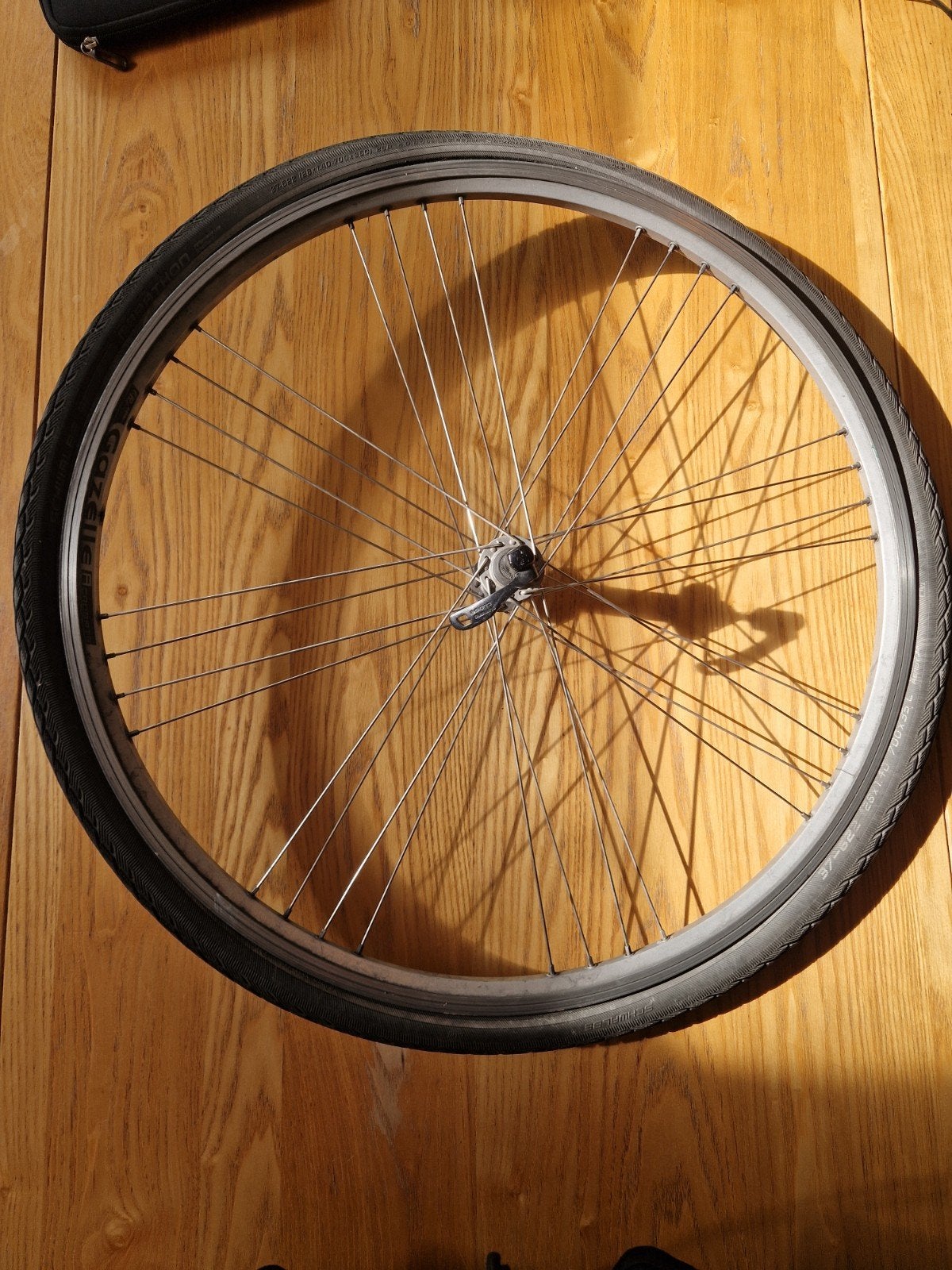 Gazelle 28 inch voorwiel met Schwalbe Marathon band, Fietsen en Brommers, Elektrische fiets, Gebruikt, Aluminium, Gazelle