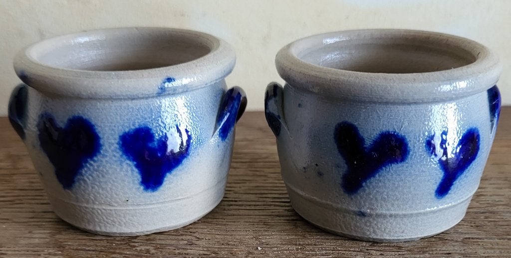 Twee boterpotjes van grijs & blauw aardewerk ** ALS NIEUW **, Antiek en Kunst, Ophalen of Verzenden