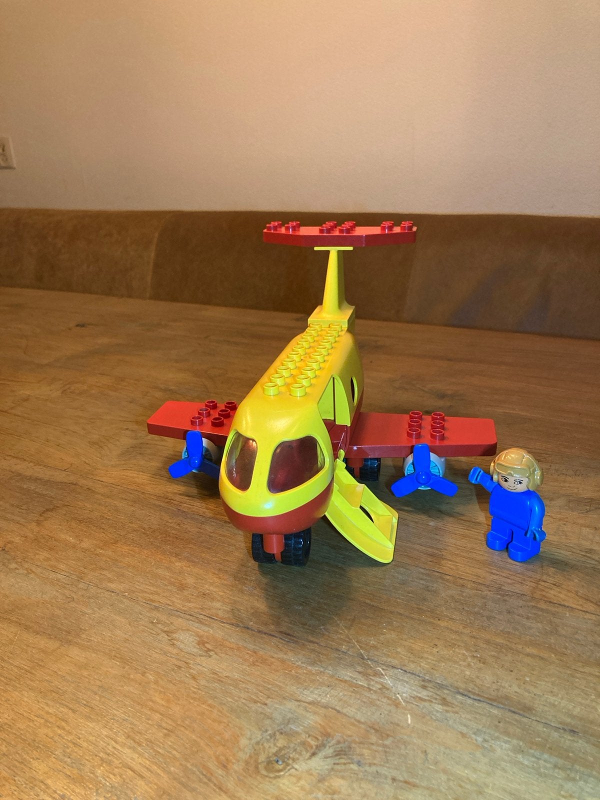 Lego Duplo 2641 Jumbo Vliegtuig met piloot en accessoires, Gebruikt, Ophalen of Verzenden, Duplo, Inclusief accessoires