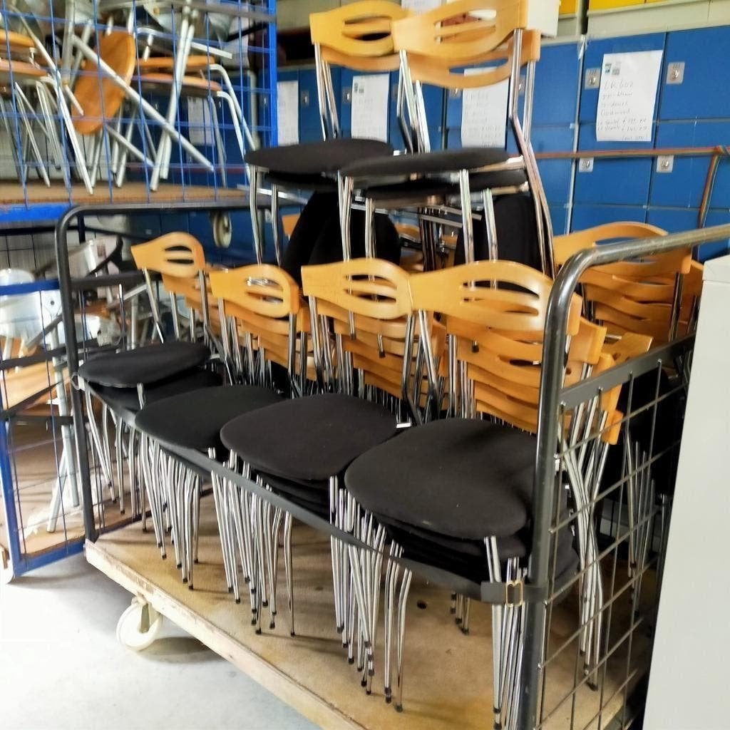 JMT kantinestoelen stoelen met zwarte stof/houten rug