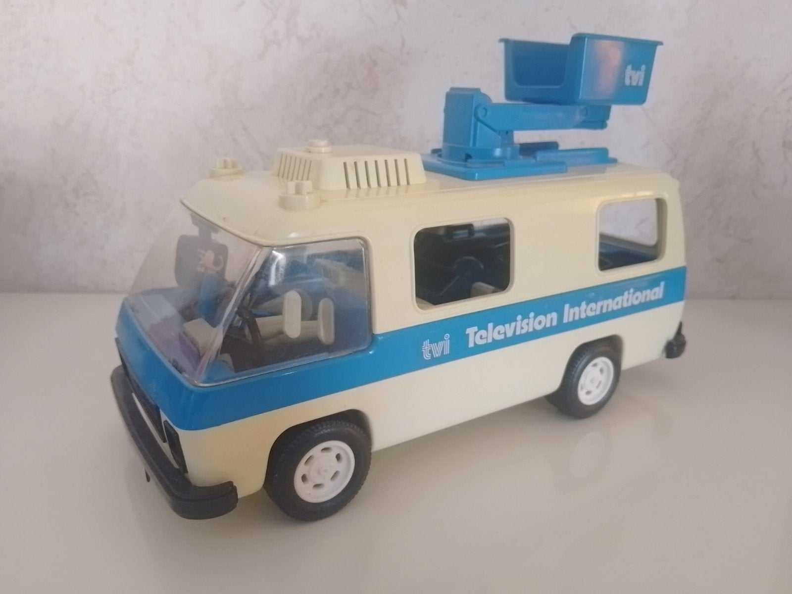 Vintage Playmobil TV auto met wat toebehoren, Ophalen of Verzenden, Zo goed als nieuw