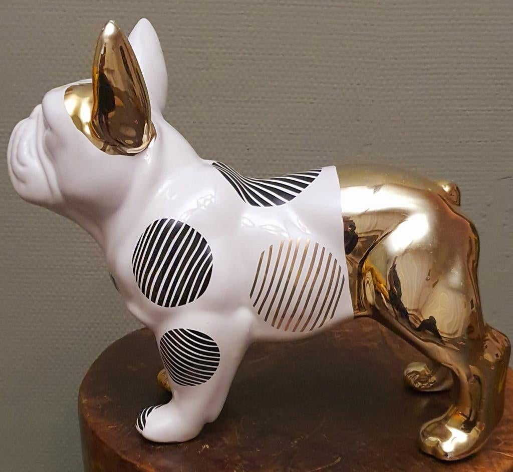 beeld van een stoere hond design
met goud en zwart, Ophalen of Verzenden, Beeld, 20 - 50 cm