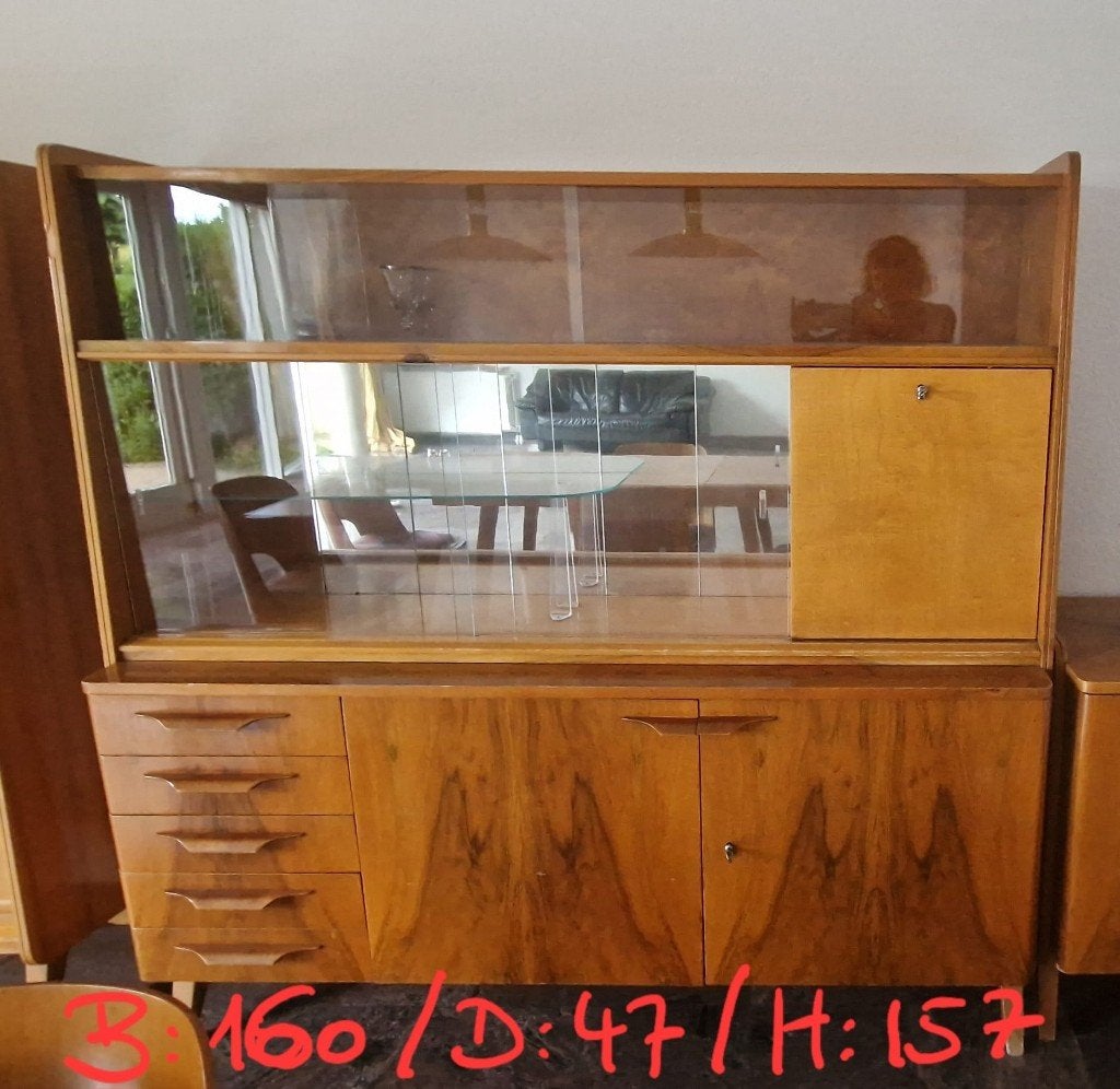 Dressoir van notenhout, ontwerp František Jirák, 60er jaren, Ophalen, Gebruikt, Glas, 150 tot 200 cm