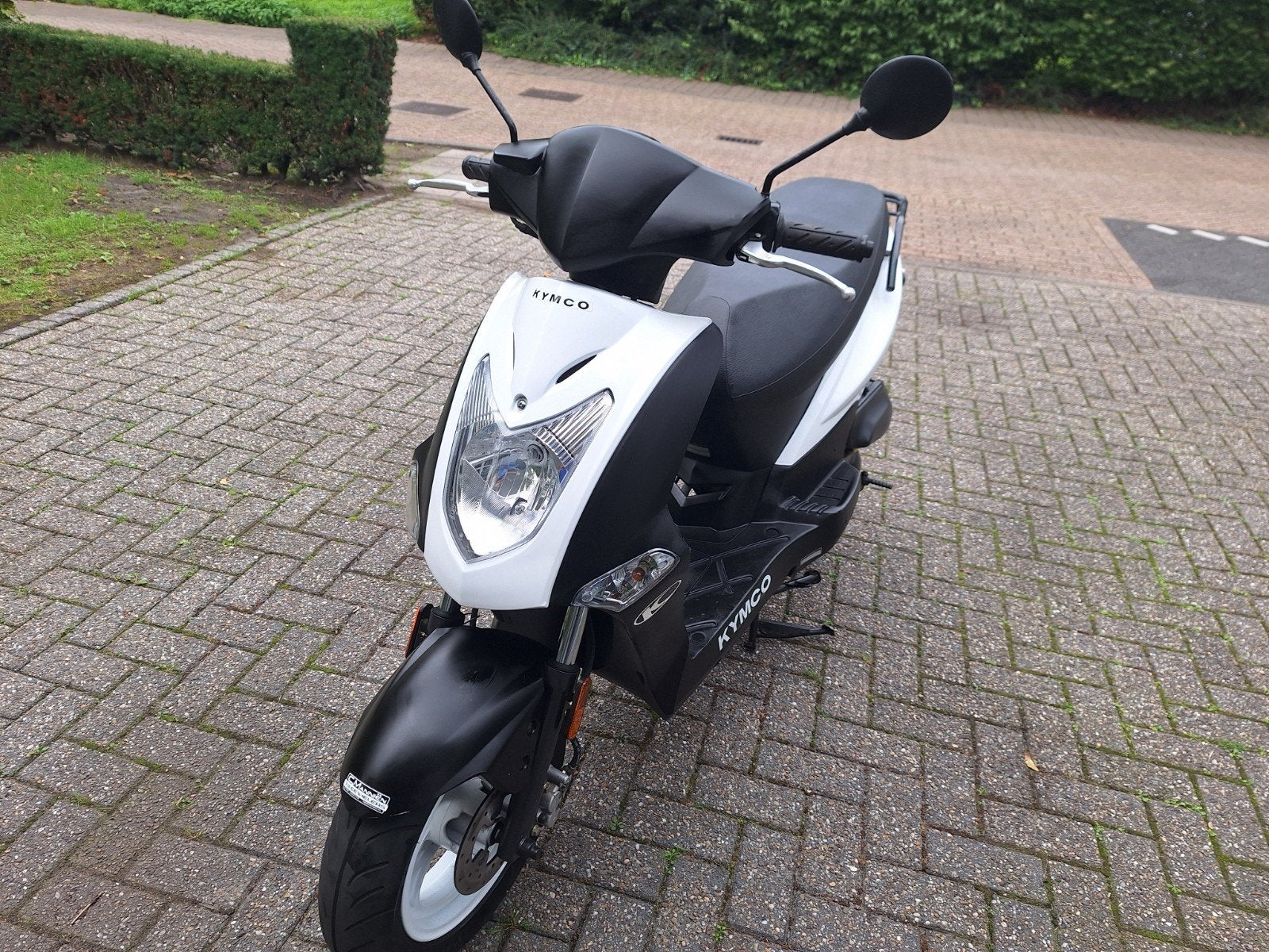 Kymco Agility 50 Scooter - Wit/Zwart - Goed Onderhouden, Fietsen en Brommers, Ophalen, Gebruikt, Benzine, Agility