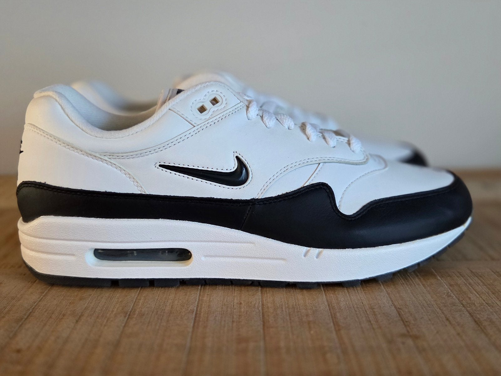 Nike air max 1 jewel white black " maat 44 - nieuw -, Kleding | Heren, Schoenen, Nike air max, Wit, Nieuw, Ophalen of Verzenden