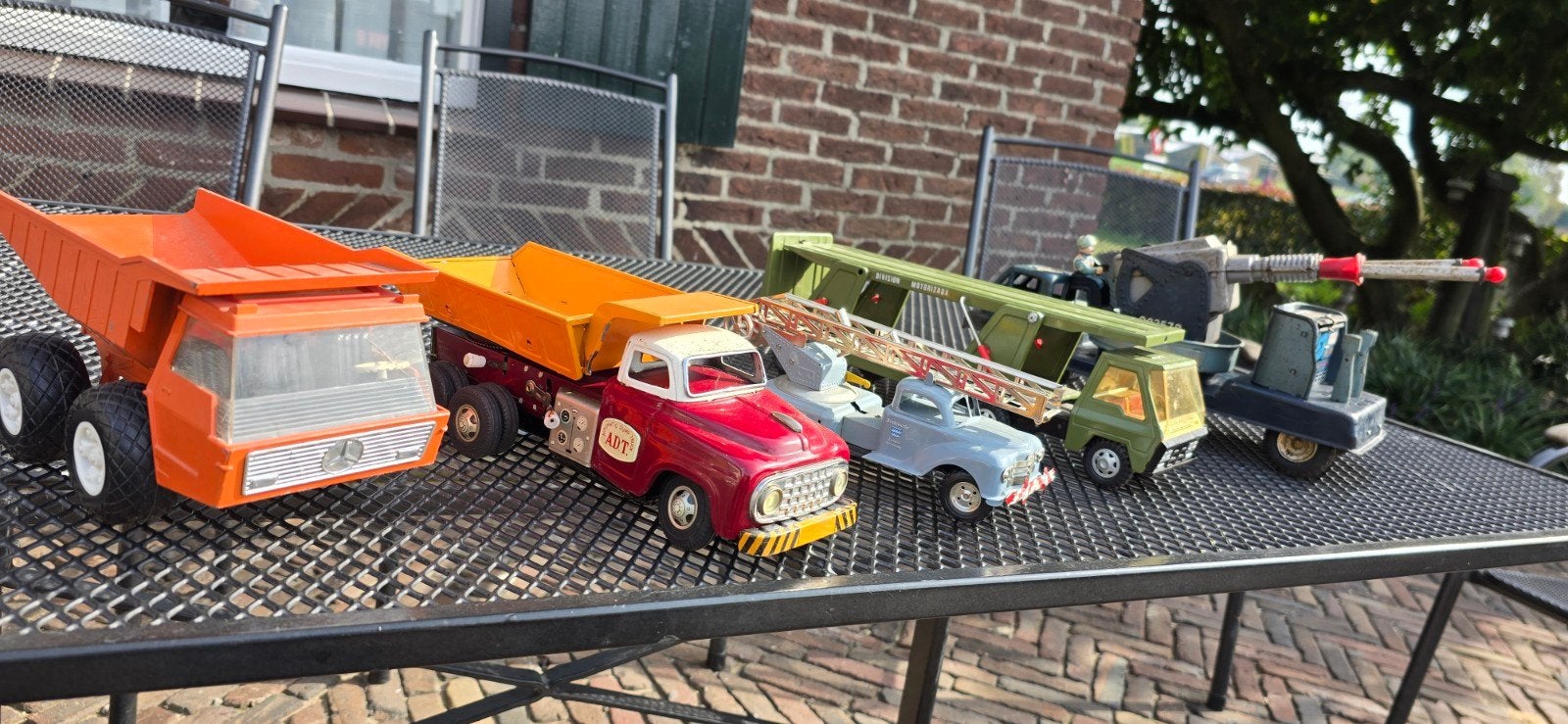 Vintage speelgoedvoertuigen - Diverse modellen, Antiek en Kunst, Ophalen