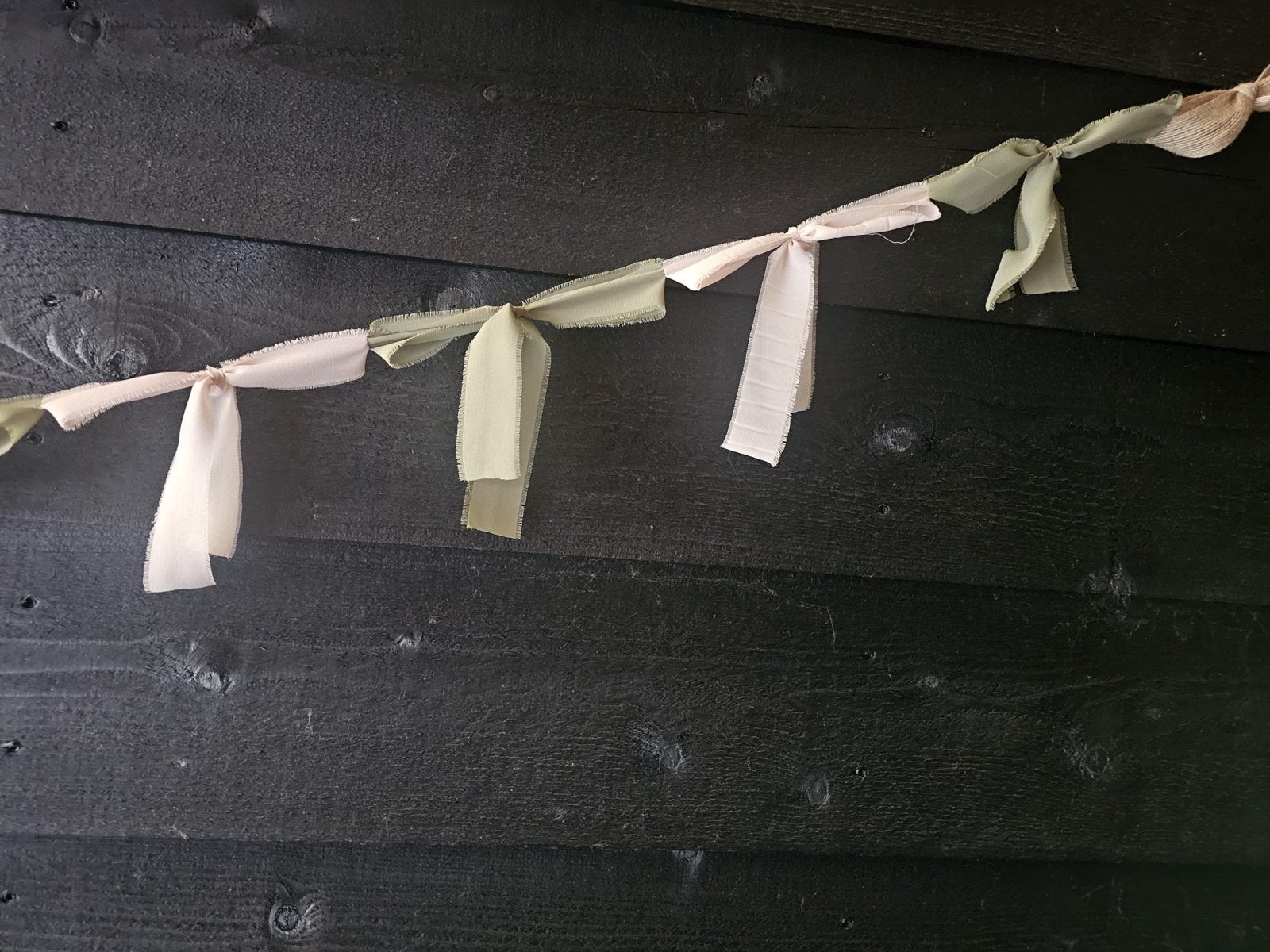 Strikjes slinger 3,5 m lang van stof in kaki, beige en tule, Meerkleurig, Boho, Nieuw, Ophalen of Verzenden