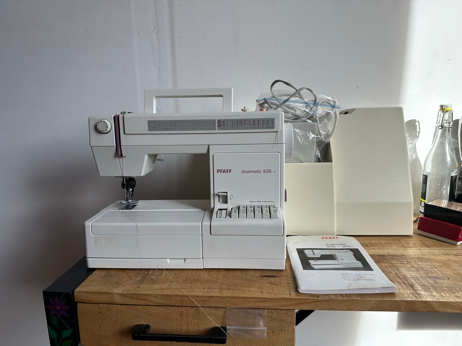 Pfaff Dualmatic 935-1 Naaimachine met accessoires, Hobby en Vrije tijd, Ophalen of Verzenden, Gebruikt, Naaimachine, Pfaff