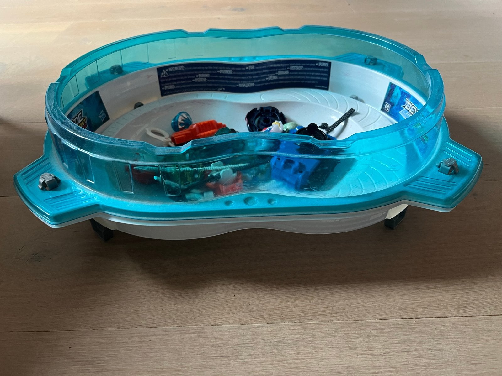 Beyblade Burst Stadion met Beyblades en Launchers, Ophalen, Gebruikt, Jongen of Meisje