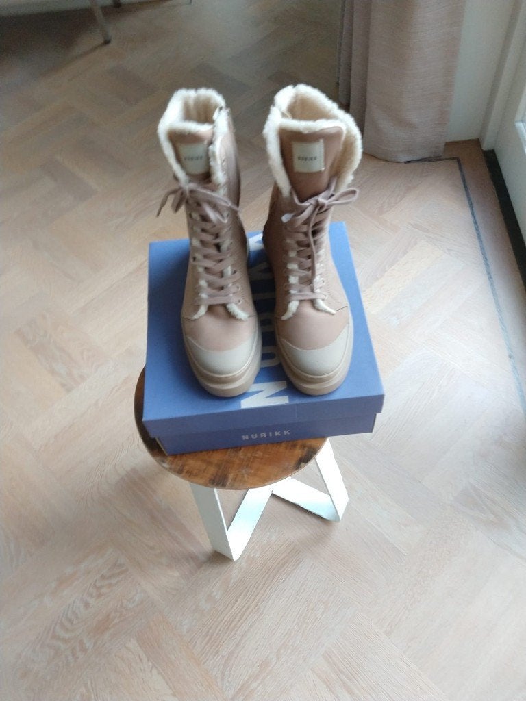 Nubikk nieuwe warmbeige laarsjes, maat 41, Nubikk, Beige, Nieuw, Ophalen of Verzenden